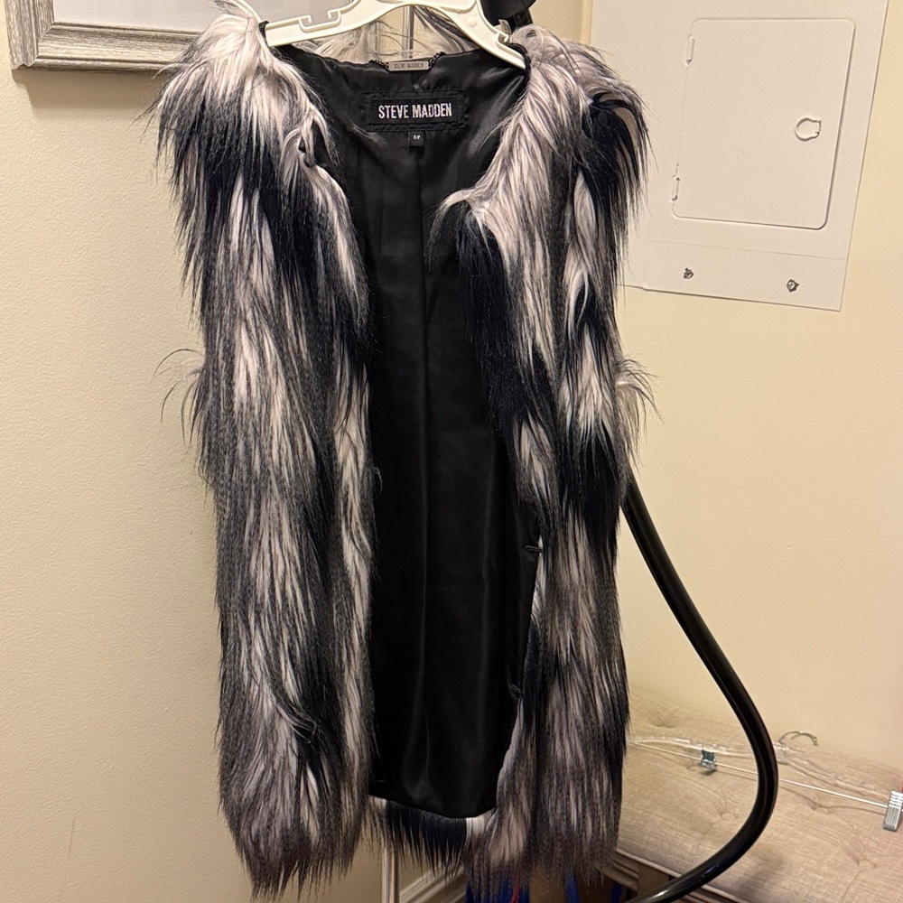 Steve Madden Faux Fur Veat